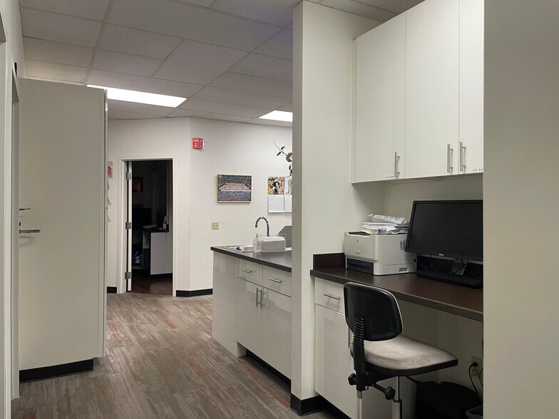 More Photos Of 98-1247 Kaahumanu St, Aiea Medical For Sale