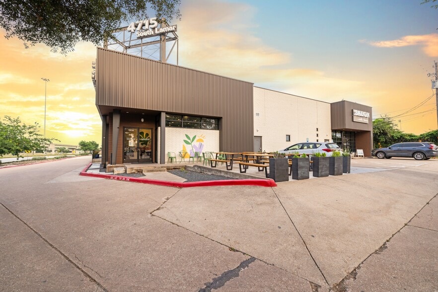 More Photos Of 4715 S Lamar Blvd, Sunset Valley Storefront For Lease