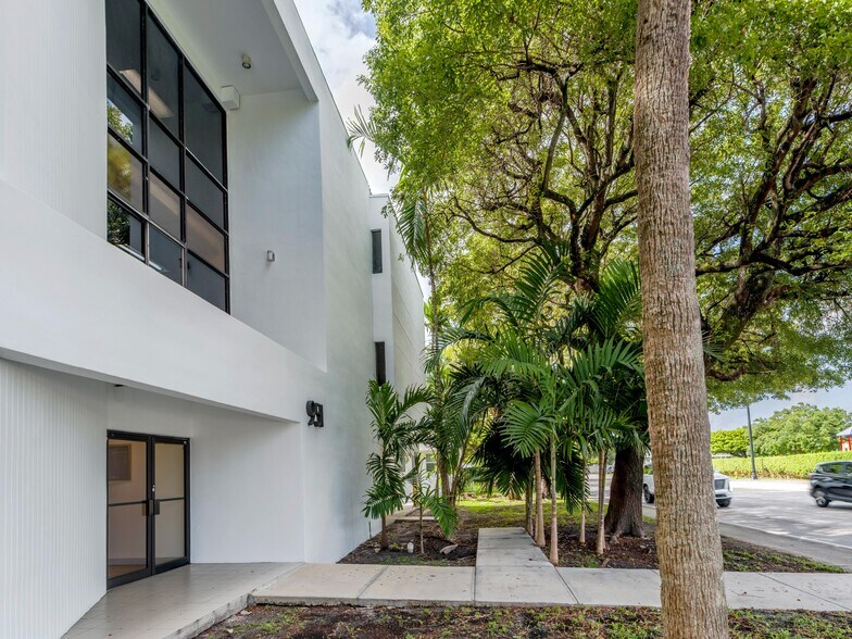 More Photos Of 951 S Le Jeune Rd, Coral Gables Medical For Lease