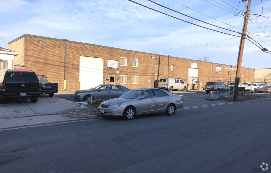 More Photos Of 2502-2506 51st Ave, Hyattsville Warehouse For Lease