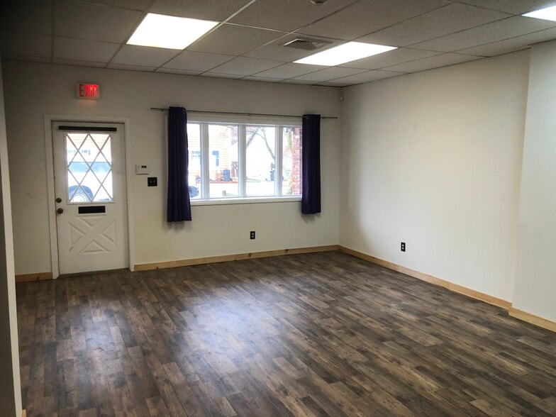 More Photos Of 321 Main St, Cornwall General Retail For Lease