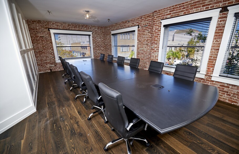 More Photos Of 202-208 W 4th St, Santa Ana Office For Lease