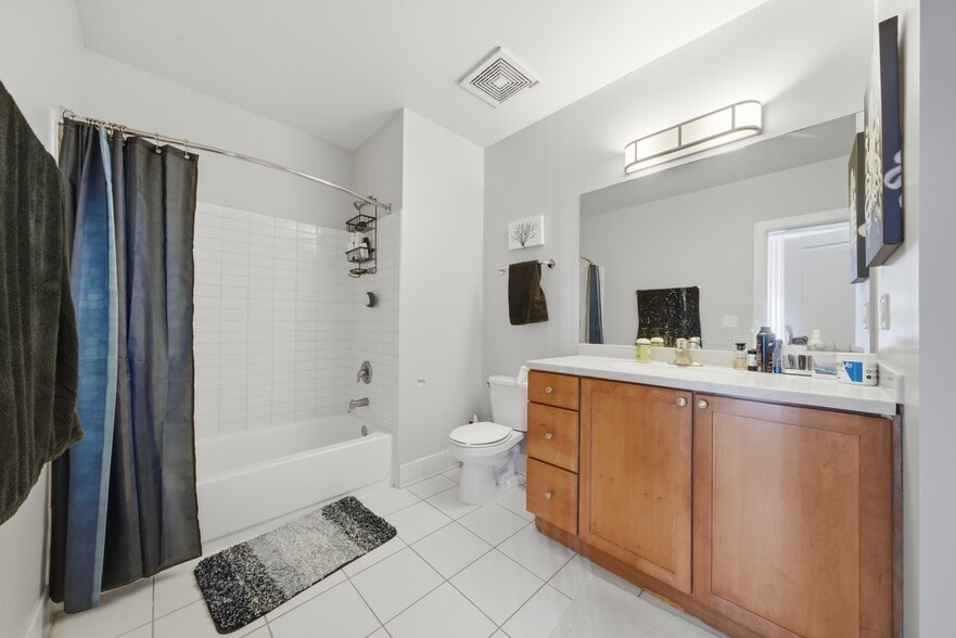 More Photos Of 2000 N Milwaukee Ave, Chicago Apartments For Sale