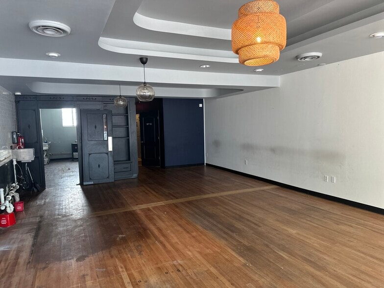 More Photos Of 1310 Main St, Sarasota Storefront For Lease