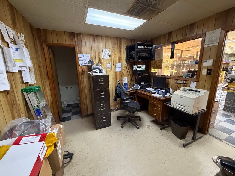 More Photos Of 601 W Lacy St, Palestine General Retail For Sale