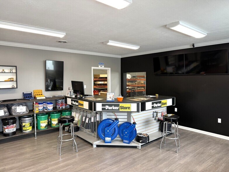 More Photos Of 130 Pearce Dr, Morristown Office For Lease
