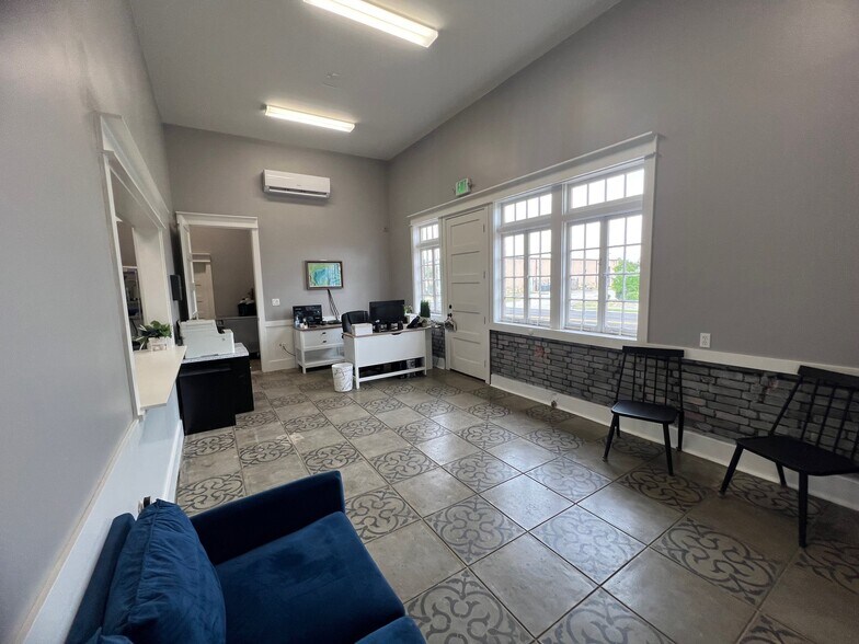 More Photos Of 11 E Texas Ave, Baytown General Retail For Sale