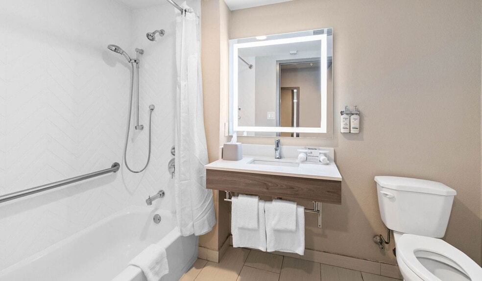 More Photos Of 19751 S Greeno Rd, Fairhope Hotel For Sale