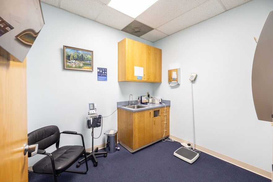 More Photos Of 729 Sunrise Ave, Roseville Medical For Lease