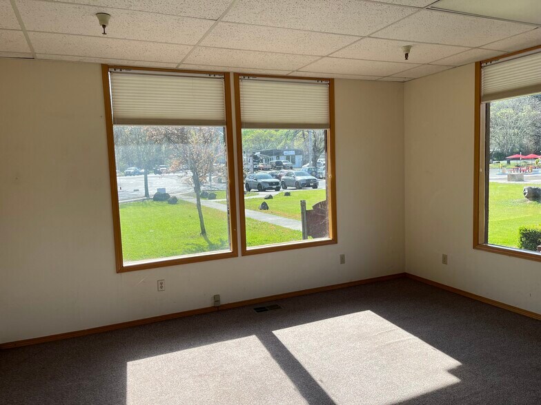 More Photos Of 2436 Foothill Blvd, Calistoga Office For Sale