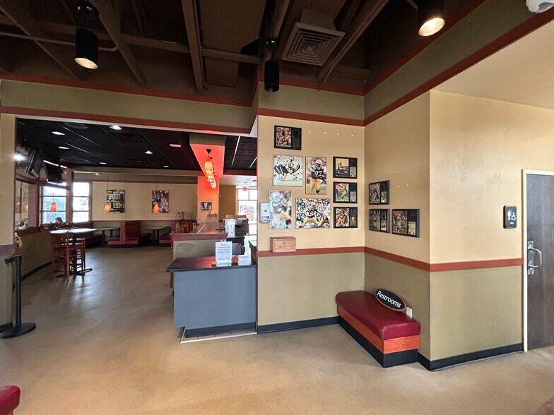 More Photos Of 859 Lombardi Ave, Green Bay Restaurant For Sale