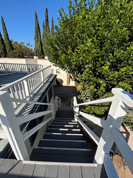 More Photos Of 2025 N Broadway, Santa Ana Office Residential For Lease