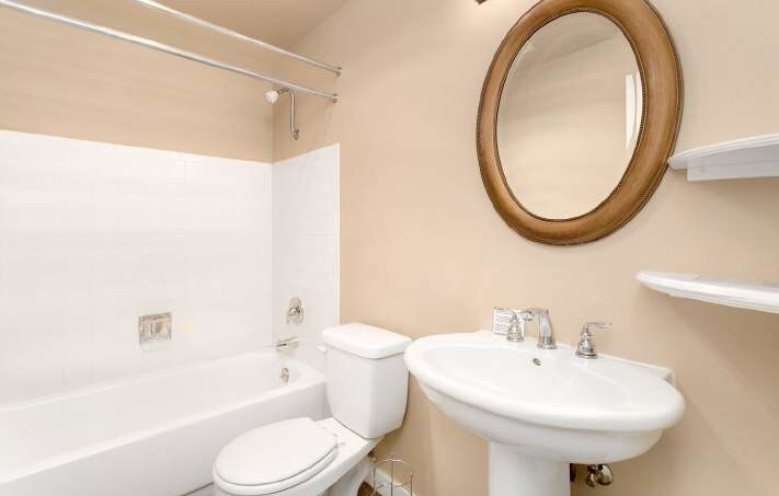 More Photos Of 12728 33rd Ave NE, Seattle Apartments For Sale