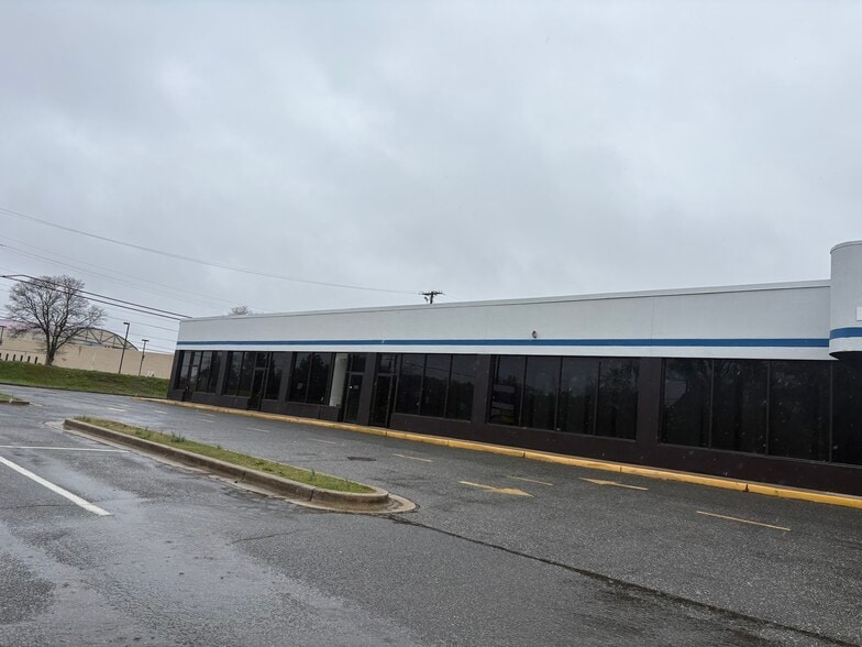 More Photos Of 3900 Bexley Pl, Suitland Storefront For Sale