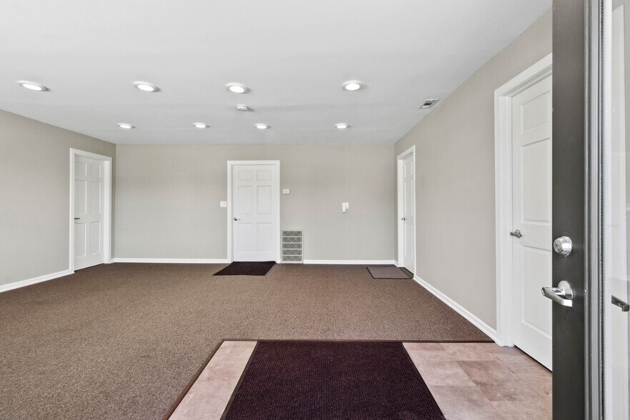 More Photos Of 1712-1714 Findlay Rd, Lima Office For Lease