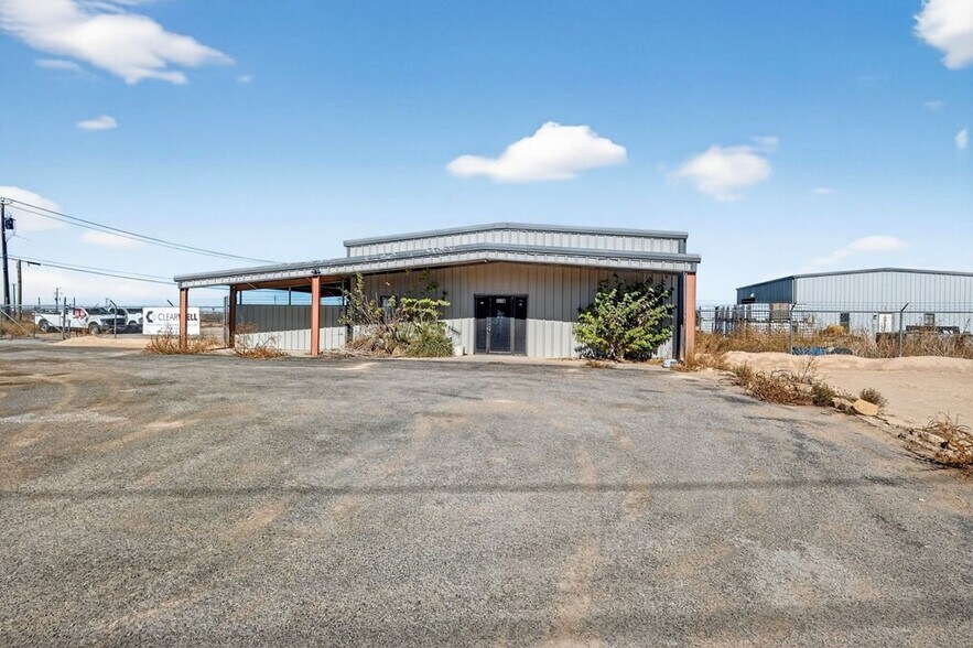 More Photos Of 8316 W I-20, Midland Warehouse For Sale