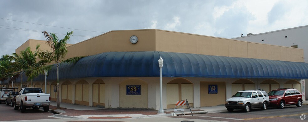 Primary Photo Of 1515 Broadway, Fort Myers Office For Sale