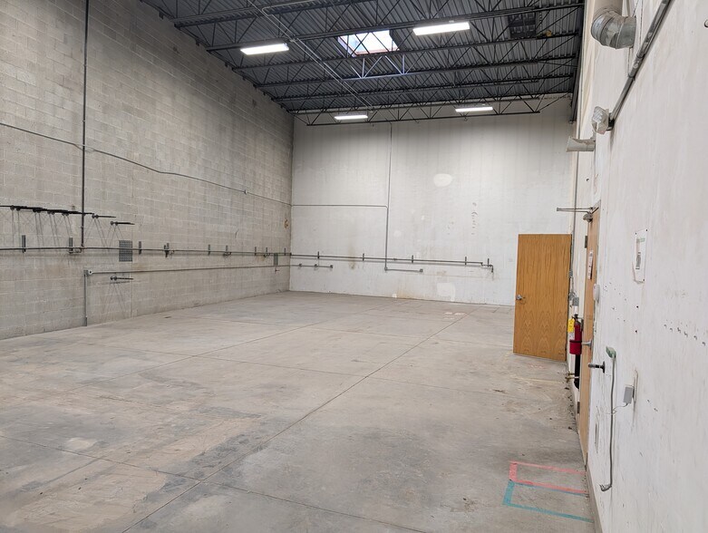 Primary Photo Of 4694-4696 S 200 W, Salt Lake City Light Manufacturing For Lease