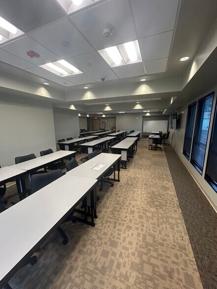 More Photos Of 7601 Discovery Dr, Middleton Medical For Sale