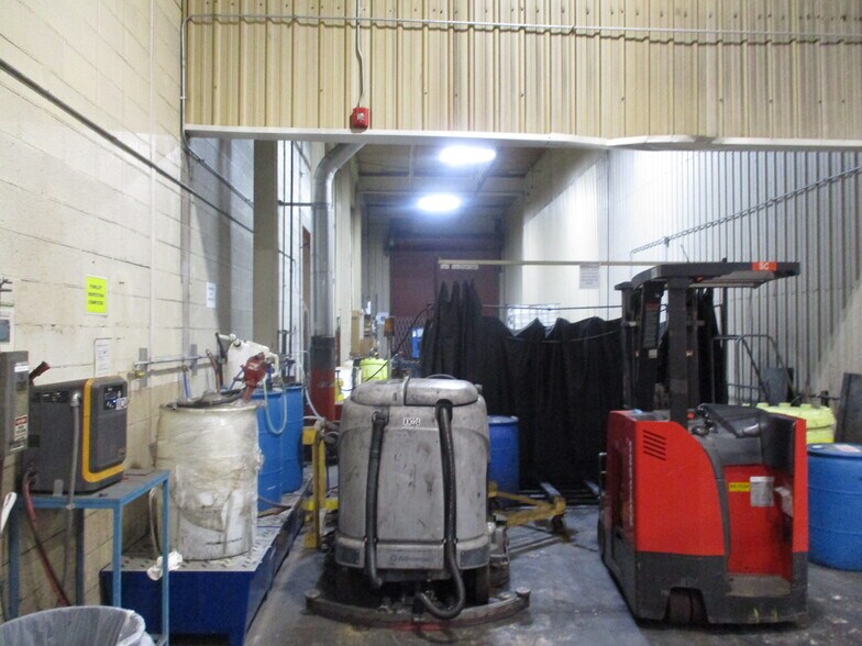 More Photos Of 2800 Estes St, Norton Shores Manufacturing For Sale