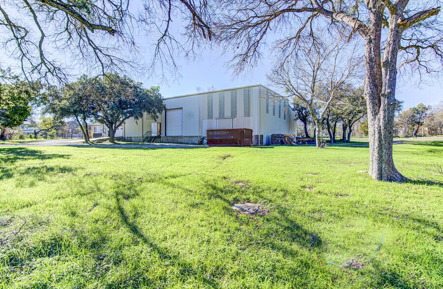 More Photos Of 5206 Beacon Dr, Austin Warehouse For Sale