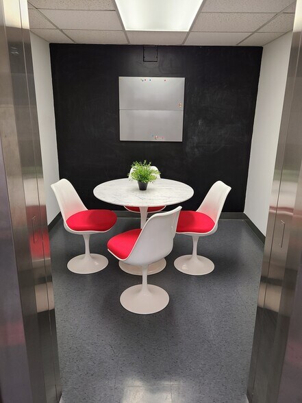 More Photos Of 110 Yonge St, Toronto Office For Lease