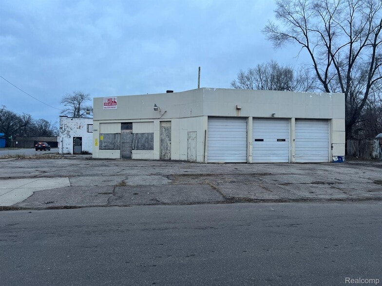 Primary Photo Of 13421 Fenkell St, Detroit Auto Repair For Sale