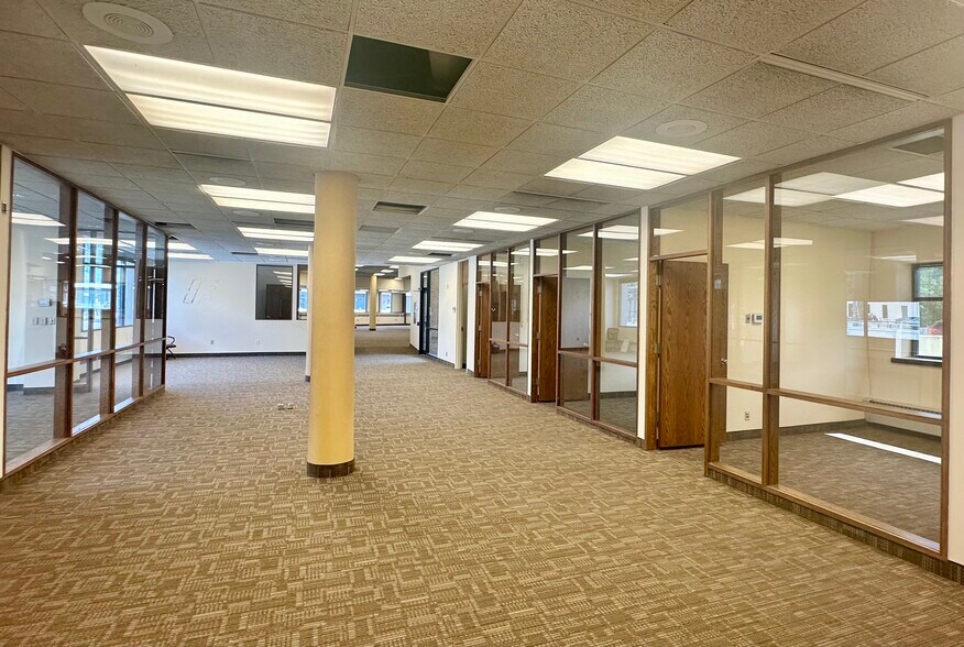 More Photos Of 3410-3430 SE University Ave, Minneapolis General Retail For Sale