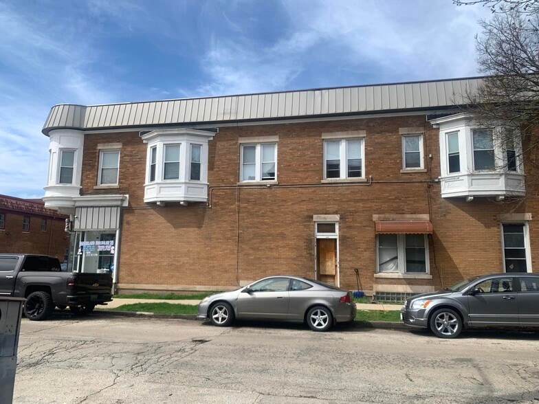 More Photos Of 2900 W Arthur Ave, Milwaukee Storefront Retail Residential For Sale