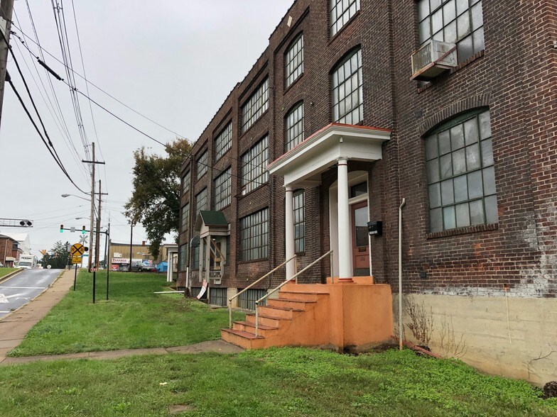 More Photos Of 686-688 Pennsylvania Ave, Hagerstown Flex For Sale