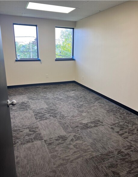 More Photos Of 22000 Springbrook Ave, Farmington Hills Office For Sale