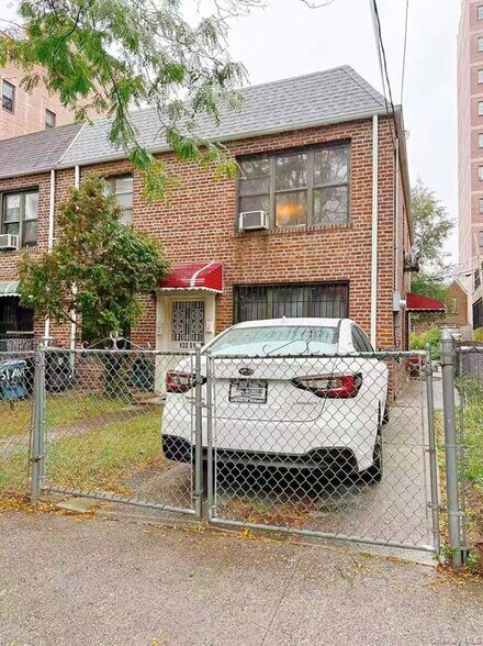 Primary Photo Of 13251 Avery Ave, Flushing Land For Sale