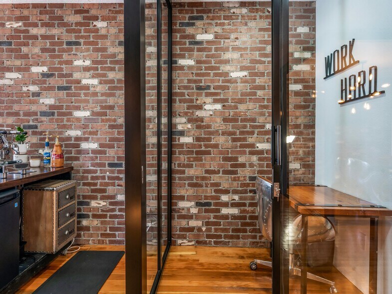 More Photos Of 2917 Washington St, Vancouver Storefront Retail Office For Sale