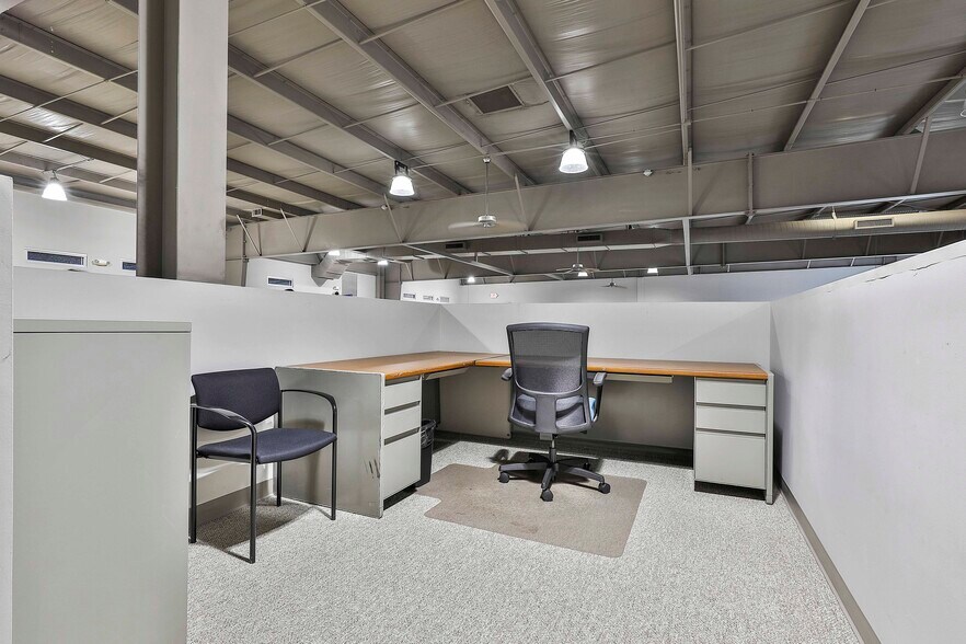 More Photos Of 1039 Sullivan Rd, Newnan Office For Lease