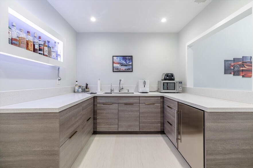 More Photos Of 2471 Autumnvale Dr, San Jose Warehouse For Sale