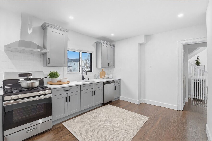 More Photos Of 25 Midland Ave, White Plains Specialty For Sale