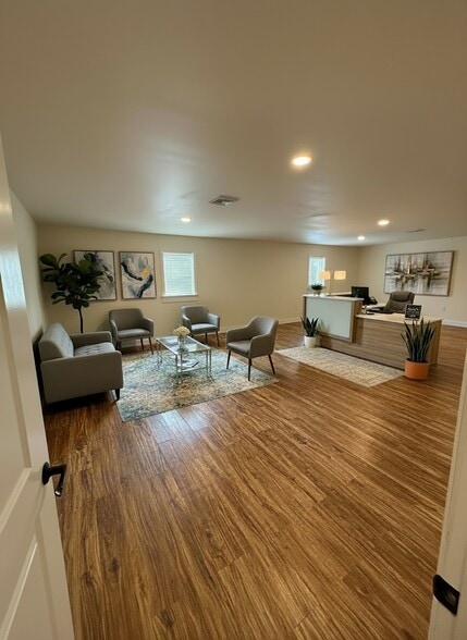 More Photos Of 955 W Main St, Mount Joy Storefront Retail Office For Lease