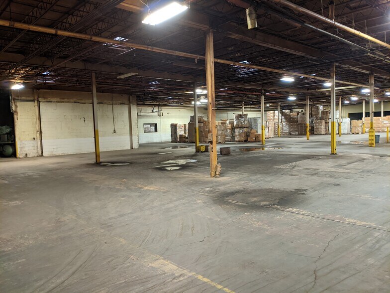 More Photos Of 18 Main St, Silver Creek Light Manufacturing For Lease