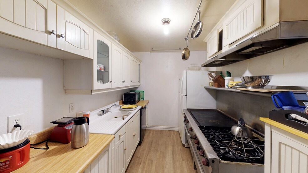 More Photos Of 815 Arrowhead Villa Dr, Crest Hotel For Sale