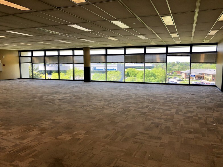 More Photos Of 101 Yorkshire Blvd, Lexington Office For Sale