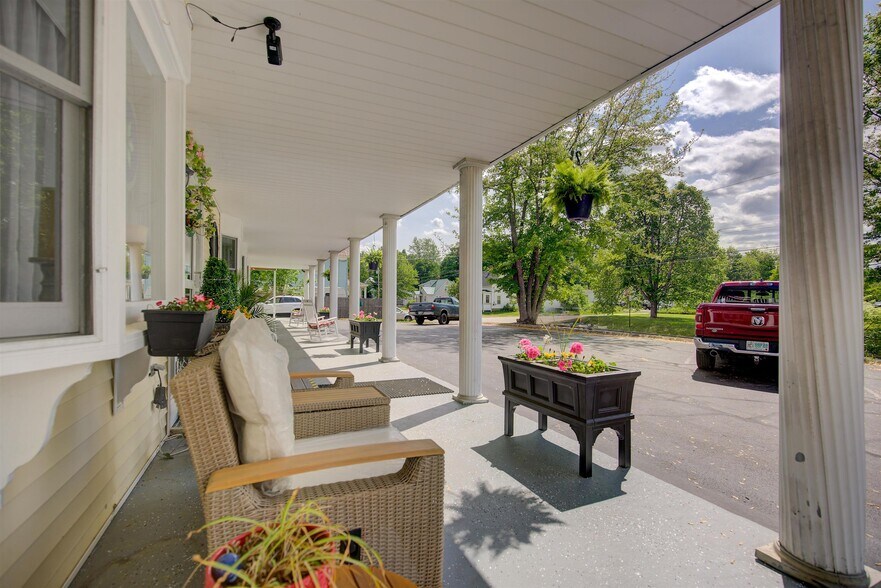 More Photos Of 17 Wilder St, Conway Hotel For Sale