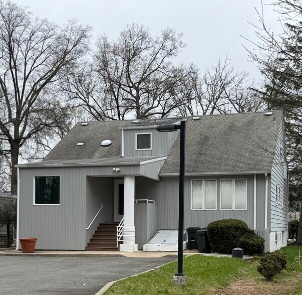 More Photos Of 629 W Mount Pleasant Ave, Livingston Medical For Sale