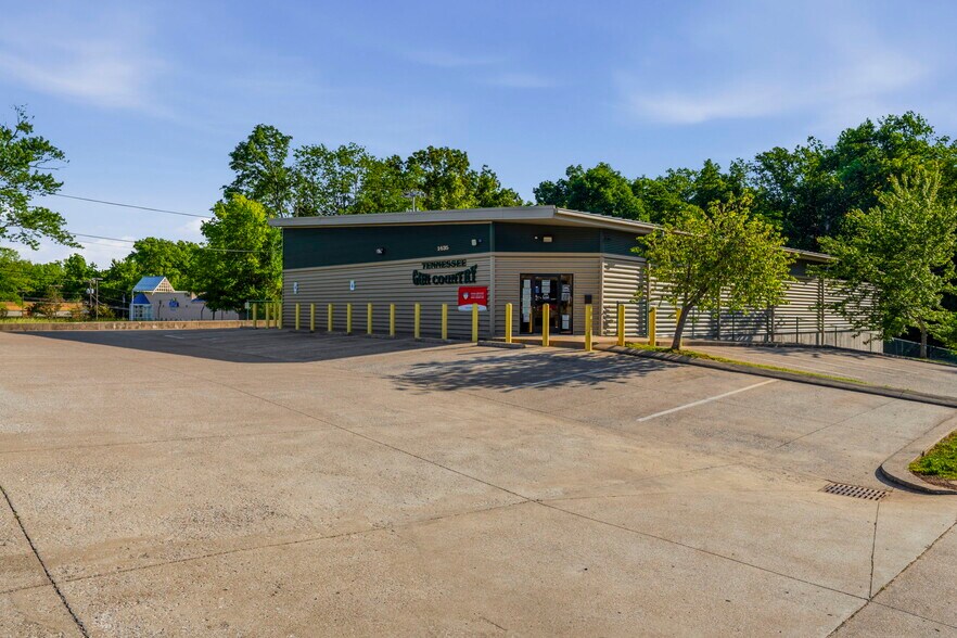 More Photos Of 1435 Fort Campbell Blvd, Clarksville Freestanding For Sale