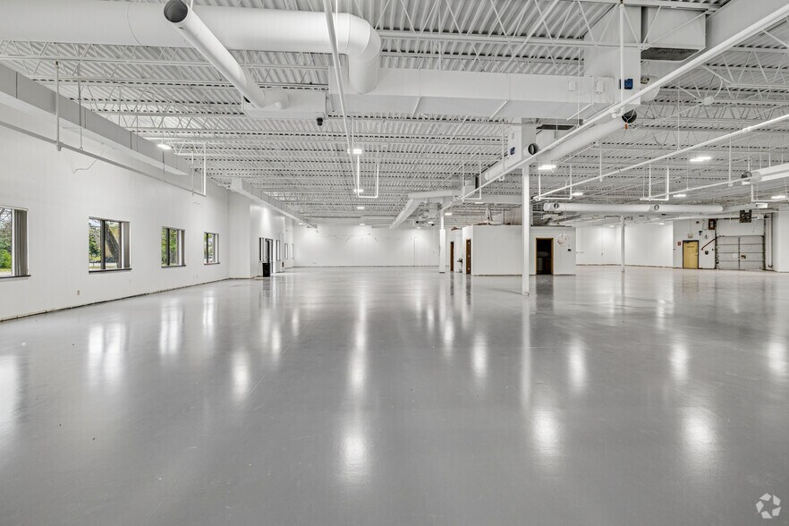 More Photos Of 343 E 82nd St, Chaska Warehouse For Sale
