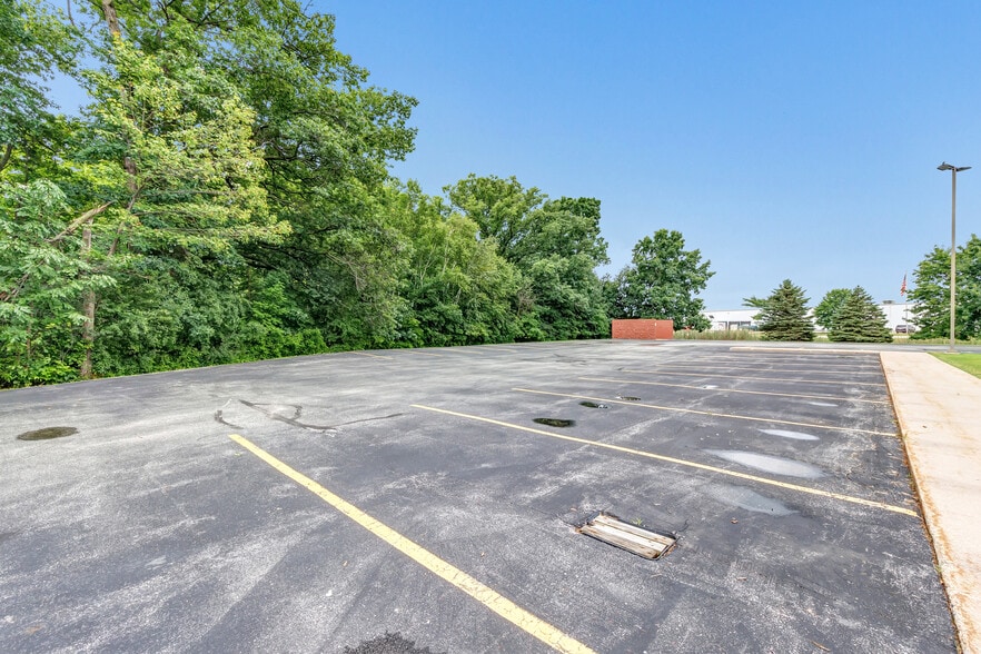 More Photos Of 2980 Walker Dr, Green Bay Office For Sale