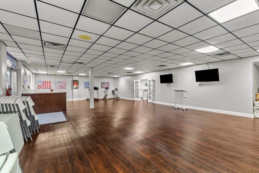 More Photos Of 1923 Lejeune Blvd, Jacksonville Office For Sale