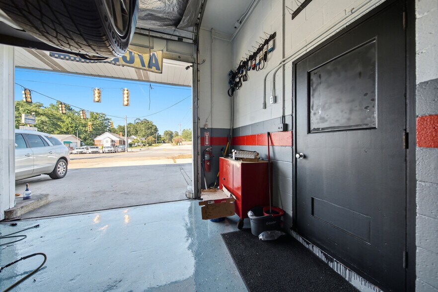 More Photos Of 1201 Broad River Rd, Columbia Auto Repair For Sale