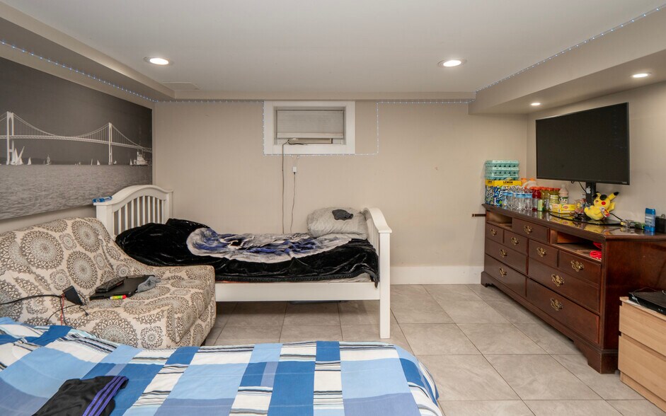 More Photos Of 999 Aquidneck Ave, Middletown Flex For Sale