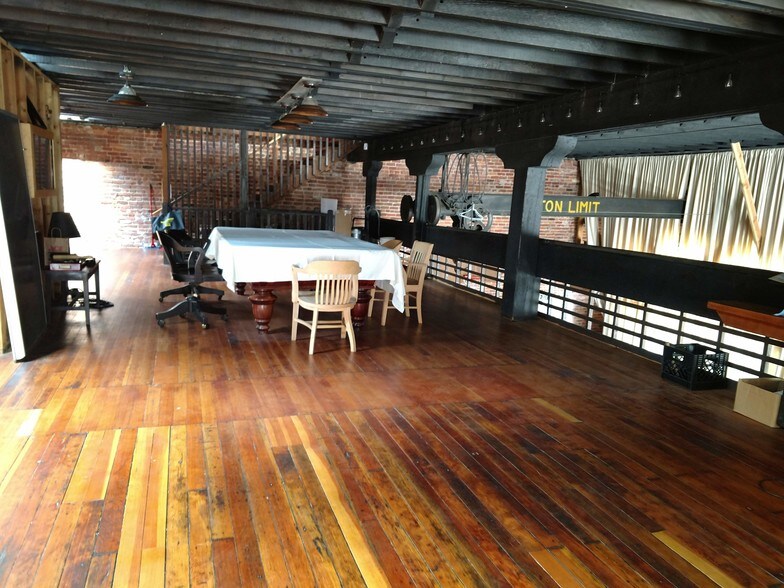 More Photos Of 221 Washington St, Oakland Light Manufacturing For Sale