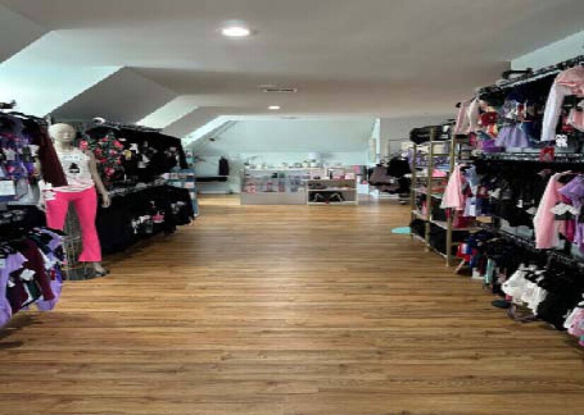 More Photos Of 8759 Mathis Ave, Manassas Freestanding For Lease